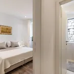 Adriatik Lux Teatro 2 Апартаменты *