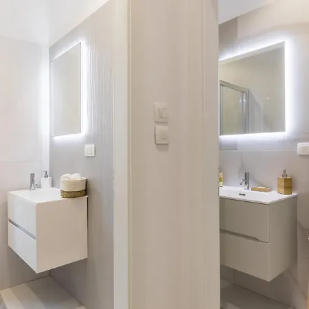 Apartamento Adriatik Lux Teatro 2 *