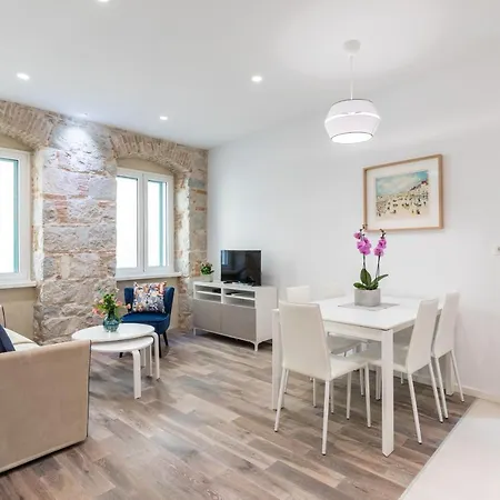 Adriatik Lux Teatro 2